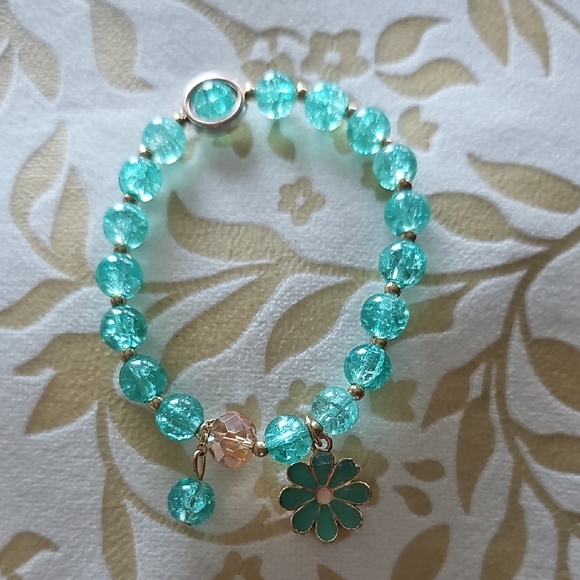 Elegant Turquoise Beaded Bracelet with Floral Charm Stretchable - Picture 1 of 3